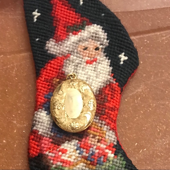 Vintage Gold Locket - Picture 2 of 5